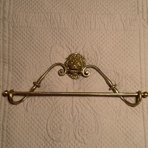 Elegant Brass Lions Head Towel Bar